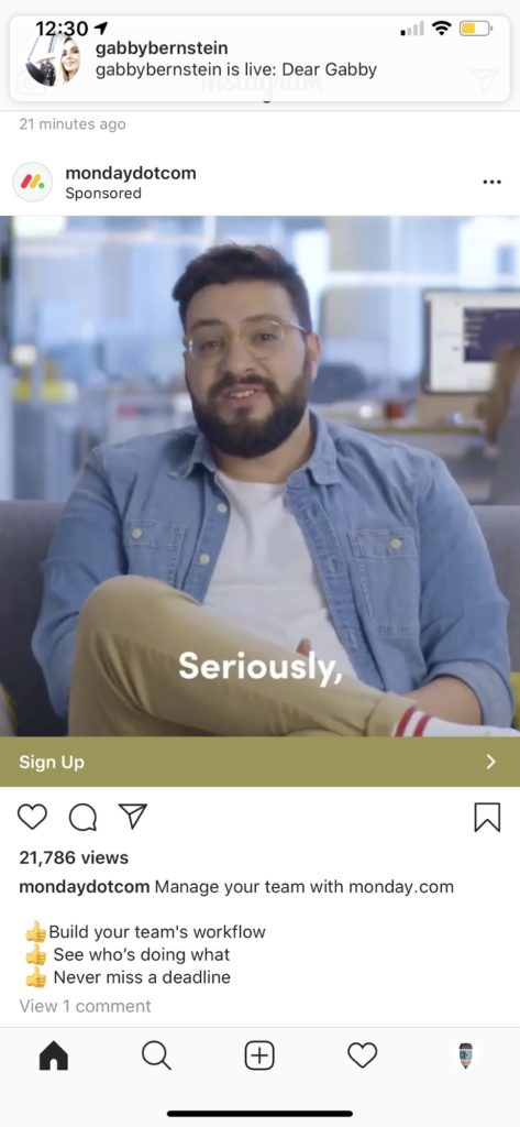 Instagramのスポンサー広告で話している男性