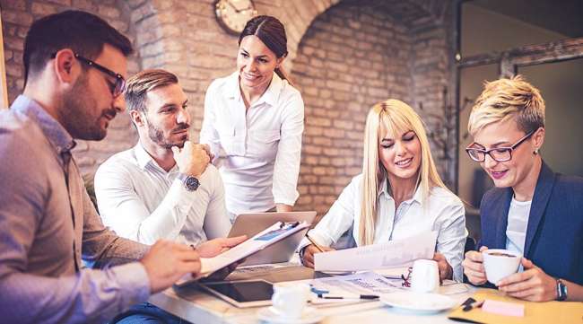 migliori-agenzie A digital marketing agency working on a project