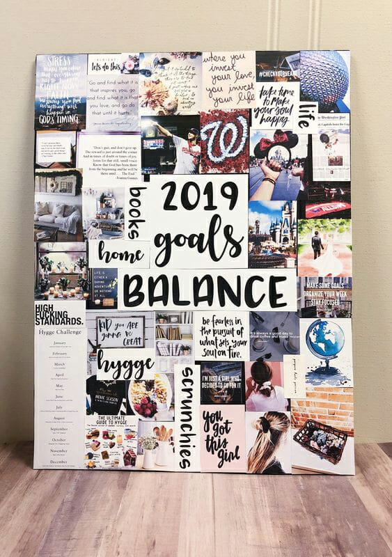 Vision Board, das Bilder, Worte und Kunst verwendet, um die Wünsche auszudrücken