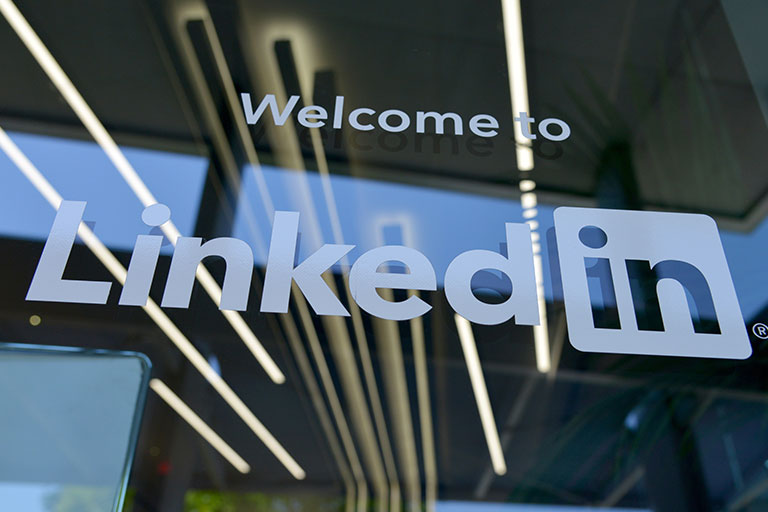 7-Leistungsstarke-LinkedIn-Tipps-um-Ihre-Unternehmen-Seite-Follower-Schneller wachsen zu lassen-1