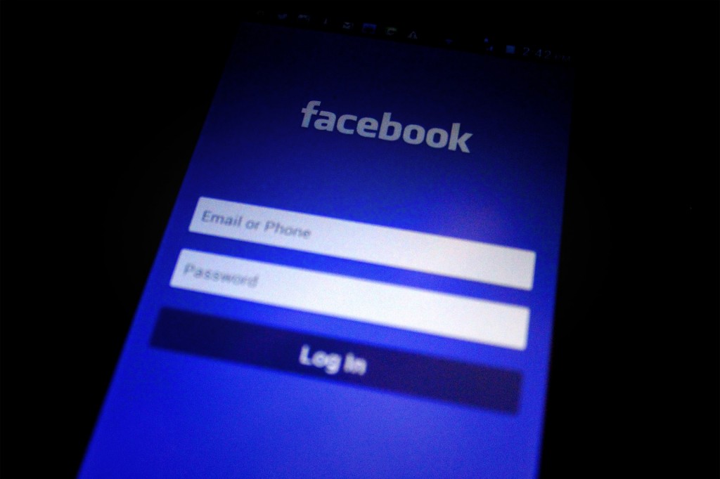 conturi de fraudă de știri false pe facebook