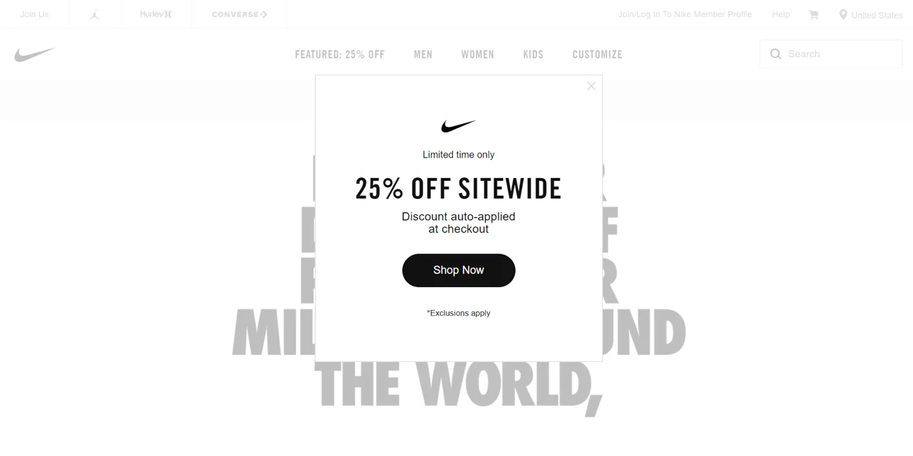 Pop-up do site no site da Nike anuncia uma venda em todo o site